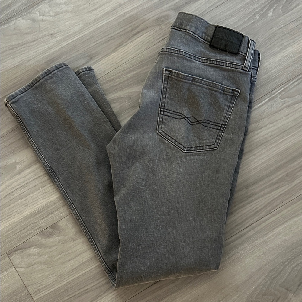 Denizen from Levi's Slim Grey Men's Jeans


****PRELOVED SEE PICS

Size W33 L32